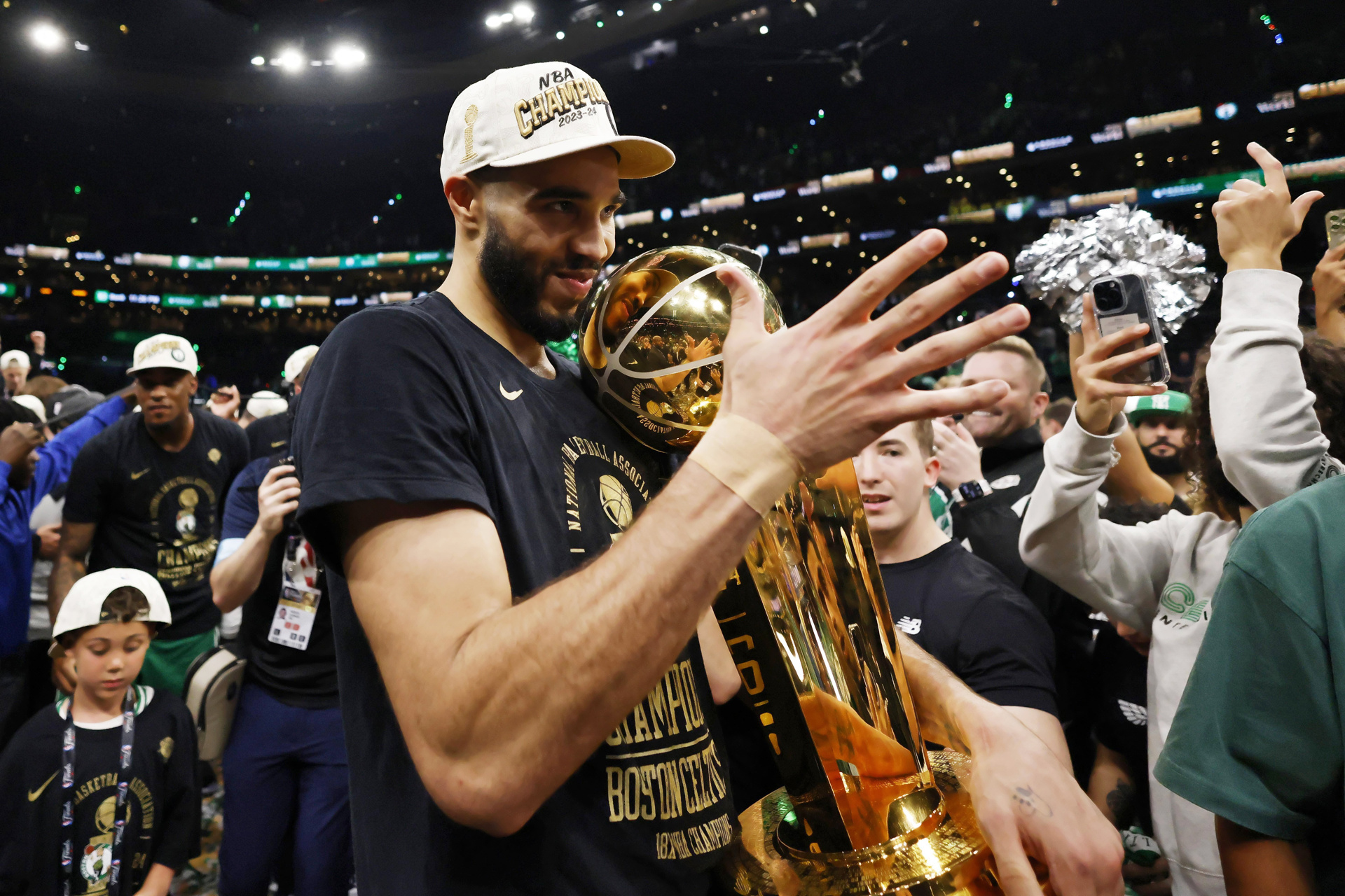 包含洛杉矶湖人迎欧超杯关键赛，今晨状态回暖，更衣室稳定，球探报告显示潜力的词条kaiyun官方网站登录