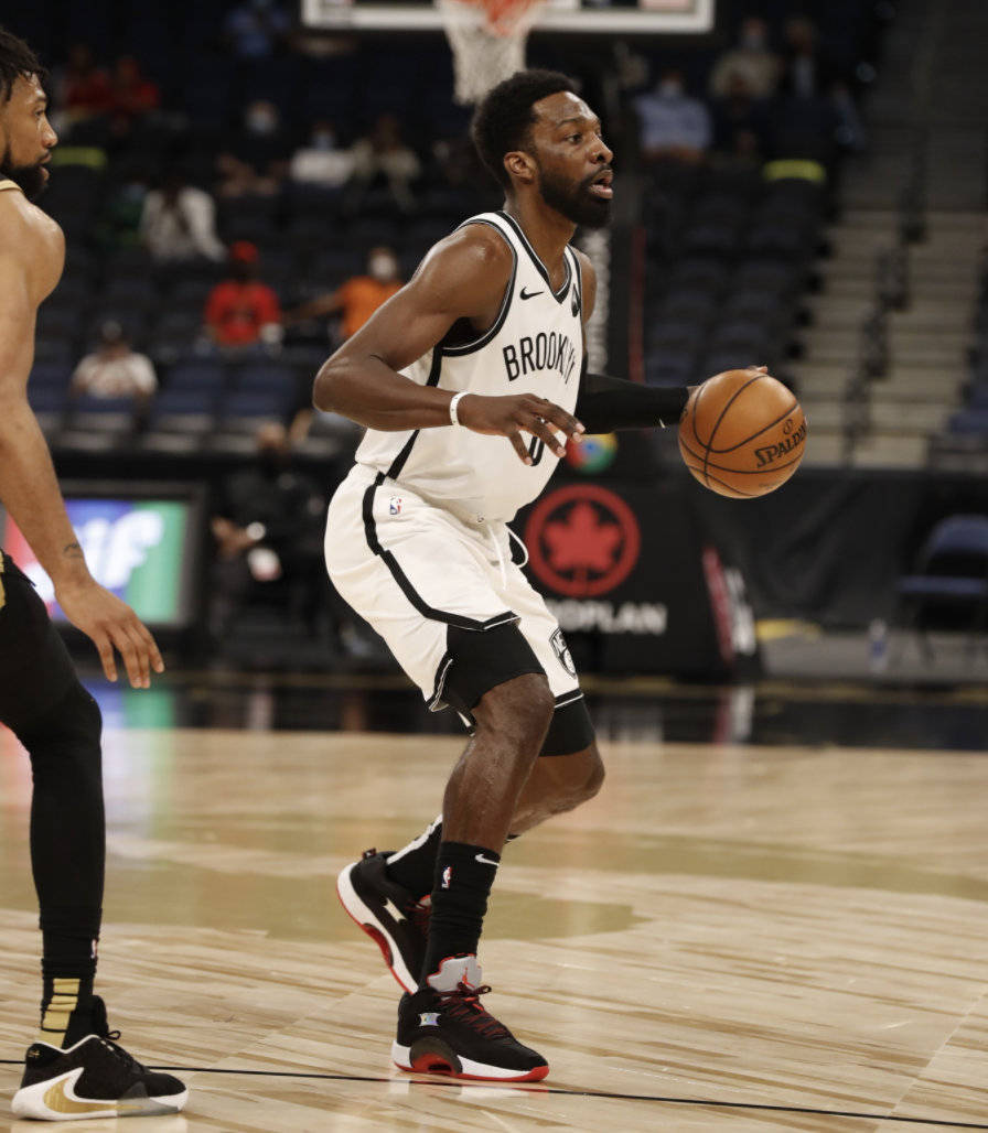 包含赛地聚焦——社区盾转会期热度飙升，布鲁克林篮网手感冰凉，管理层满意，纪律约束更严格的词条